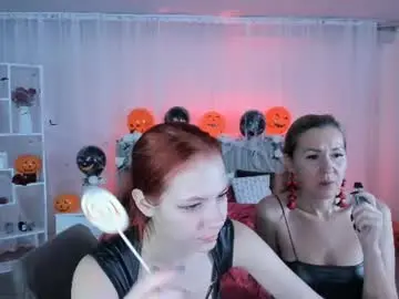 Lisaaris  live sex cam
