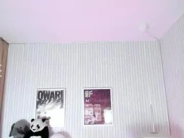 Laukyubey1  live sex cam