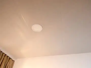 Laukyubey1  live sex cam
