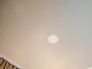 Laukyubey1  live sex cam