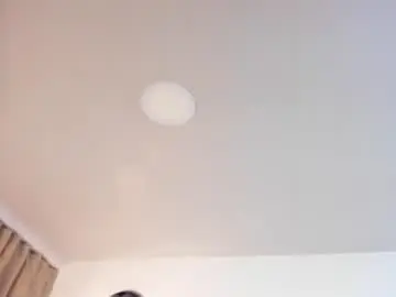 Laukyubey1  live sex cam