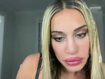 Giasinclair  live sex cam