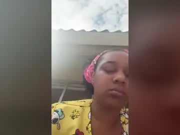 Kiwiikkk  live sex cam