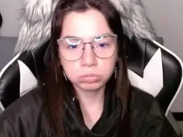 Wolfs_daughter  live sex cam