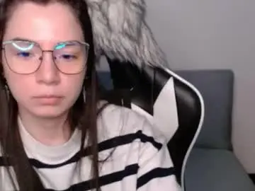 Wolfs_daughter  live sex cam