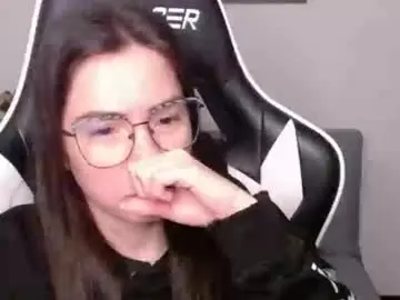 Wolfs_daughter  live sex cam