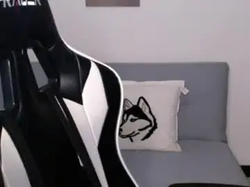Wolfs_daughter  live sex cam