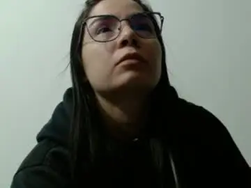Wolfs_daughter  live sex cam