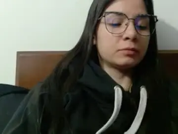 Wolfs_daughter  live sex cam