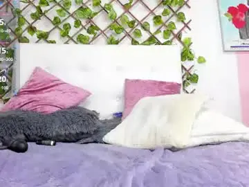 Aleskarivers  live sex cam