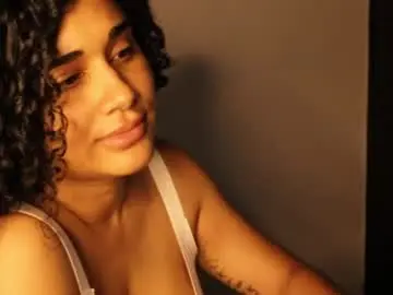 Soytropicalfruit  live sex cam