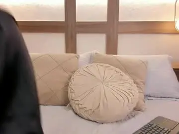 Aurea_silk  live sex cam