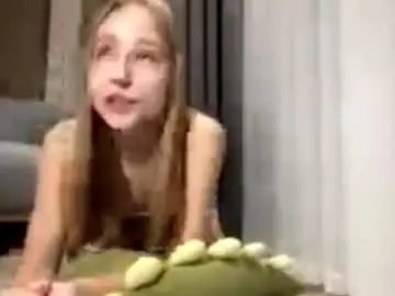 Crystalpinnt  live sex cam