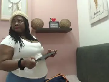 Milena_brunette  live sex cam
