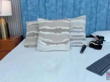 Ivi_akina  live sex cam