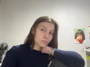 Madlynarms  live sex cam