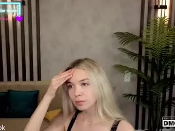 Holl1would  live sex cam