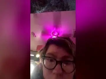 Midnightmochi2  live sex cam