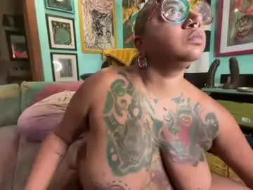 Queensquirtntwerk  live sex cam