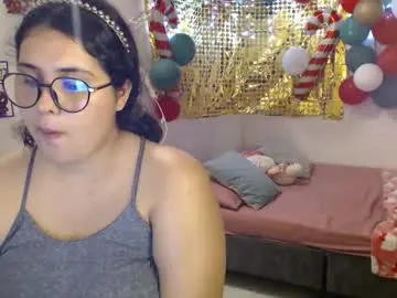 Suckdreams19  live sex cam