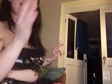 Charleighb_essex  live sex cam