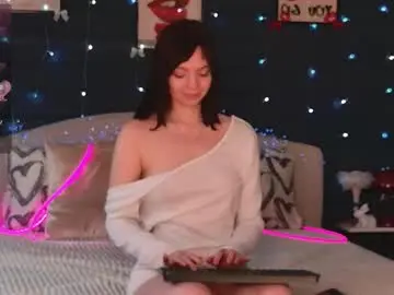 Eseensia  live sex cam