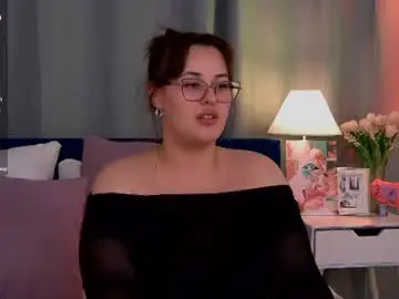 Queen_monica  live sex cam