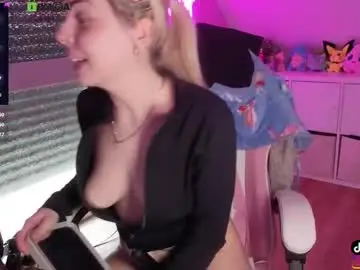 Livewithlucy  live sex cam