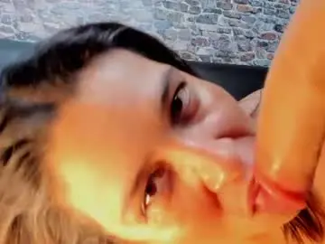 Slutmilflatin  live sex cam