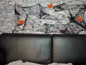 Slutmilflatin  live sex cam