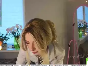 Sweetuniporn  live sex cam