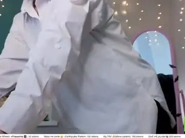 Sweetuniporn  live sex cam