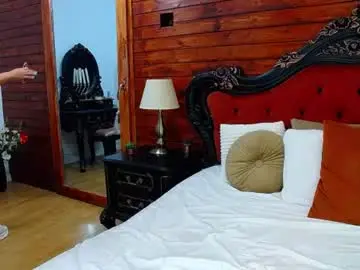 Suzannex0  live sex cam