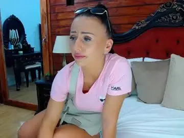 Suzannex0  live sex cam