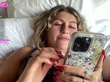 Goddessdove  live sex cam