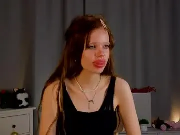 Tuyetforster  live sex cam