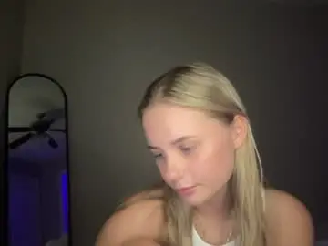 Viarlunaa  live sex cam