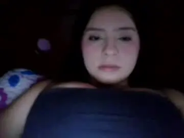 Zyra_xxx  live sex cam