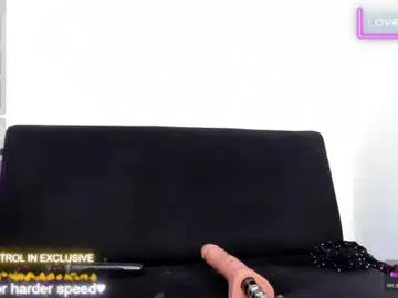 Chiquihornymature  live sex cam