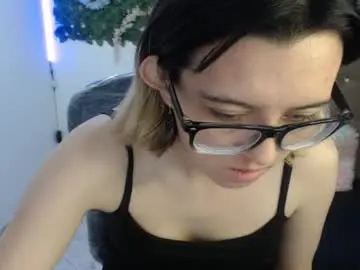 Cristal_hills_19  live sex cam