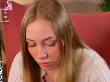 Damn_emilia  live sex cam