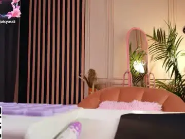 Damn_emilia  live sex cam