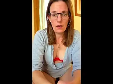 Laeti34  live sex cam