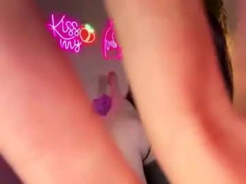 Poisonedpeach  live sex cam