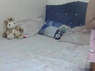 Ivon1kiss  live sex cam
