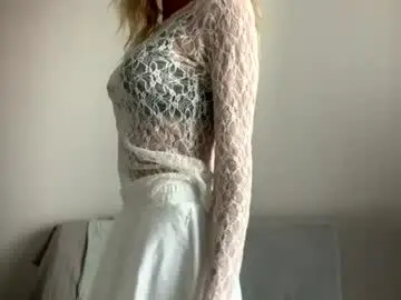Nickyglow  live sex cam
