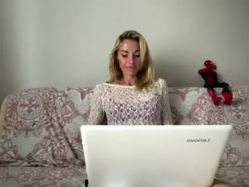 Nickyglow  live sex cam