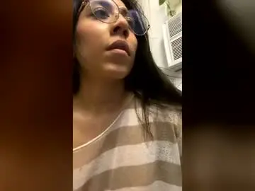 Sweetlucyy1902  live sex cam