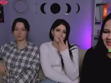 Helli_belli  live sex cam