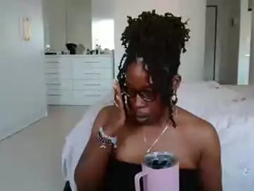 Madamindigo  live sex cam